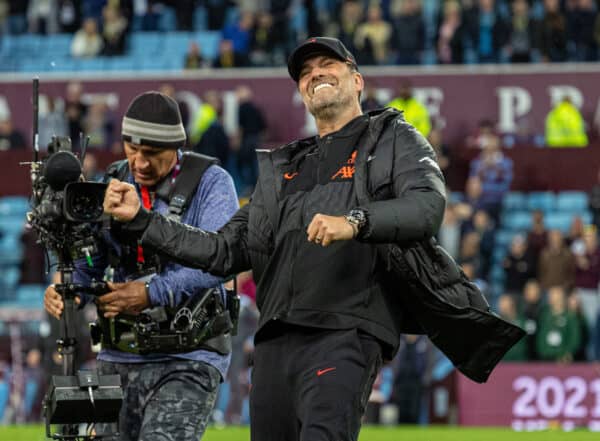 BIRMINGHAM, ENGLAND - Tuesday, May 10, 2022: Liverpool's manager Jürgen Klopp celebrates after the FA Premier League match between Aston Villa FC and Liverpool FC at Villa Park. Liverpool won 2-1. (Pic by David Rawcliffe/Propaganda)