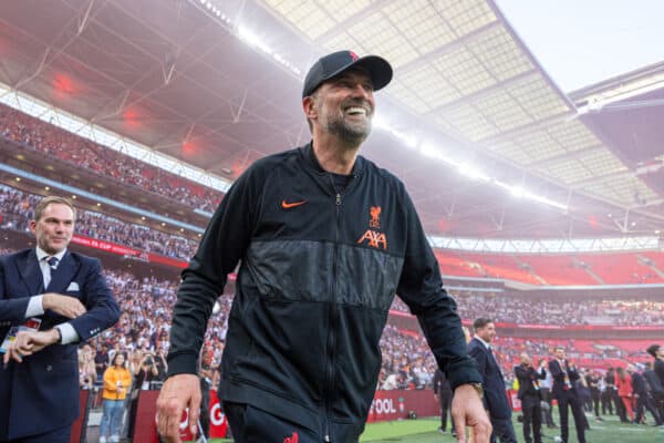 LONDON, ENGLAND - Saturday, May 14, 2022: Liverpool's manager Jürgen Klopp celebrates with former player Jason McAteer (L) after the FA Cup Final between Chelsea FC and Liverpool FC at Wembley Stadium. The game ended in a goal-less draw, Liverpool won 6-5 on penalties. (Pic by David Rawcliffe/Propaganda)