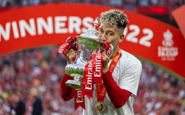 LONDON, ENGLAND - Saturday, May 14, 2022: Liverpool's Roberto Firmino kisses the trophy as he celebrates after the FA Cup Final between Chelsea FC and Liverpool FC at Wembley Stadium. The game ended in a goal-less draw, Liverpool won 6-5 on penalties. (Pic by David Rawcliffe/Propaganda)