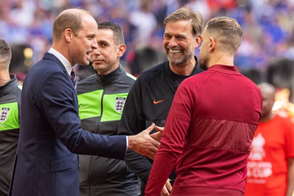 LONDON, ENGLAND - Saturday, May 14, 2022: Liverpool's manager Jürgen Klopp (C), captain Jordan Henderson (R) and William Windsor during the FA Cup Final between Chelsea FC and Liverpool FC at Wembley Stadium. (Pic by David Rawcliffe/Propaganda)