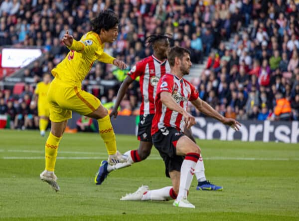 SOUTHAMPTON, ENGLAND - Tuesday, May 17, 2022: Liverpool's Takumi Minamino scores the first equalising goal during the FA Premier League match between Southampton FC and Liverpool FC at St Mary's Stadium. (Pic by David Rawcliffe/Propaganda)