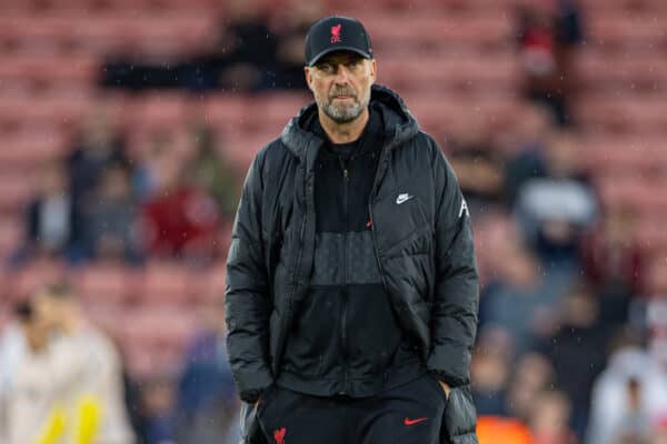 SOUTHAMPTON, ENGLAND - Tuesday, May 17, 2022: Liverpool's manager Jürgen Klopp during the pre-match warm-up before the FA Premier League match between Southampton FC and Liverpool FC at St Mary's Stadium. (Pic by David Rawcliffe/Propaganda)