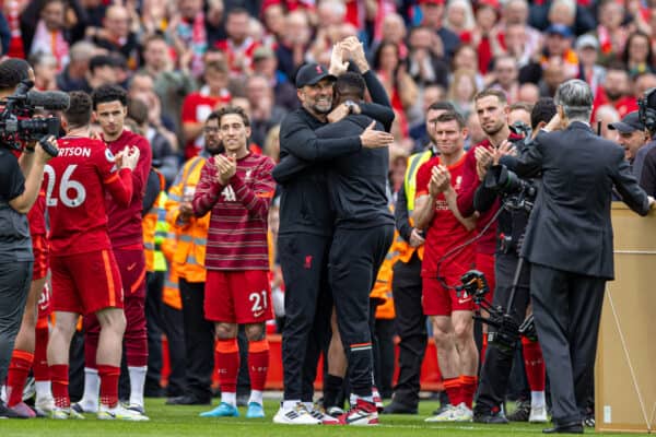 LIVERPOOL, ENGLAND - Sunday, May 22, 2022: Liverpool's manager Jürgen Klopp embraces Divock Origi after the FA Premier League match between Liverpool FC and Wolverhampton Wanderers FC at Anfield. (Pic by David Rawcliffe/Propaganda)