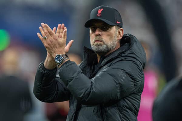 PARIS, FRANCE - Saturday, May 28, 2022: Liverpool's manager Jürgen Klopp looks dejected after the UEFA Champions League Final game between Liverpool FC and Real Madrid CF at the Stade de France. Real Madrid won 1-0. (Photo by David Rawcliffe/Propaganda)