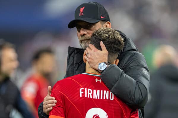 PARIS, FRANCE - Saturday, May 28, 2022: Liverpool's Roberto Firmino is embraced by manager Jürgen Klopp at the final whistle during the UEFA Champions League Final game between Liverpool FC and Real Madrid CF at the Stade de France. Real Madrid won 1-0. (Photo by David Rawcliffe/Propaganda)