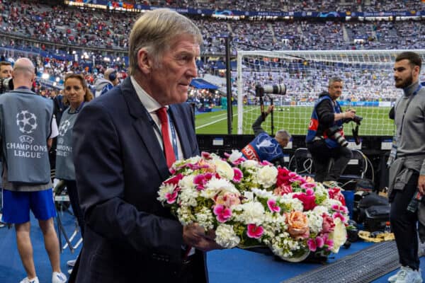 PARIS, FRANCE - Saturday, May 28, 2022: Liverpool's non-executive director Kenny Dalglish lays a wreath to remember the 39 victims of the Heysel Stadium Disaster in 1985 during the UEFA Champions League Final game between Liverpool FC and Real Madrid CF at the Stade de France. (Photo by David Rawcliffe/Propaganda)