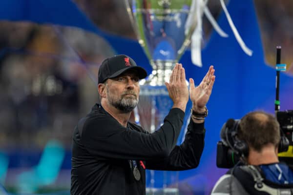 PARIS, FRANCE - Saturday, May 28, 2022: Liverpool's manager Jürgen Klopp walks past the trophy after collecting his runners' up medal during the UEFA Champions League Final game between Liverpool FC and Real Madrid CF at the Stade de France. (Photo by David Rawcliffe/Propaganda)