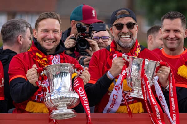 LIVERPOOL, ENGLAND - Sunday, May 29, 2022: Liverpool's manager Jürgen Klopp (C) with first-team development coach Pepijn Lijnders (L) and goalkeeping coach John Achterberg (R) with the two trophies during a parade around the city after the club won the Cup Double, the FA Cup abd Football League Cup. (Photo by David Rawcliffe/Propaganda)