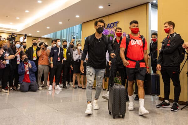 BANGKOK, THAILAND - Sunday, July 10, 2022: Liverpools Mohamed Salah (L) and Alex Oxlade-Chamberlain arrive with the team at Suvarnabhumi Airport in Bangkok Thailand ahead of his side's pre-season friendly match against Manchester United FC. (Pic by David Rawcliffe/Propaganda)