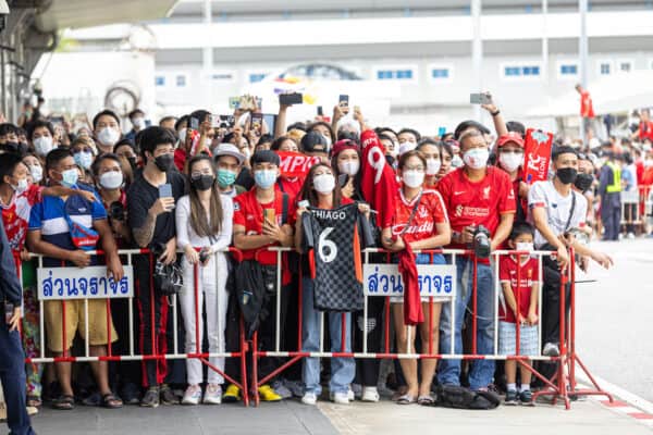 BANGKOK, THAILAND - Sunday, July 10, 2022: Liverpool supporters wait to see the team as they arrive at Suvarnabhumi Airport in Bangkok, Thailand ahead of the club's pre-season friendly match against Manchester United FC. (Pic by David Rawcliffe/Propaganda)