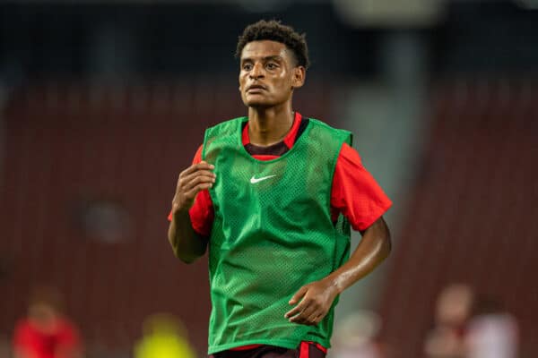 BANGKOK, Tailandia - Lunes, 11 de julio de 2022: Melkamo Frauendorf del Liverpool durante una sesión de entrenamiento en el Estadio Nacional Rajamangala el segundo día de la gira asiática del club antes de un partido amistoso contra el Manchester United.  (Foto David Rawcliffe/Propaganda)