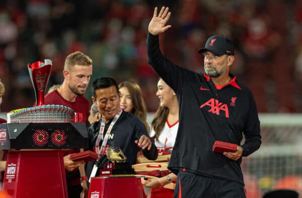 BANGKOK, THAILAND - Tuesday, July 12, 2022: Liverpool's manager Jürgen Klopp waves to supporters after the Bangkok Century Cup pre-season friendly match between Liverpool FC and Manchester United FC at the Rajamangala National Stadium. (Pic by David Rawcliffe/Propaganda)