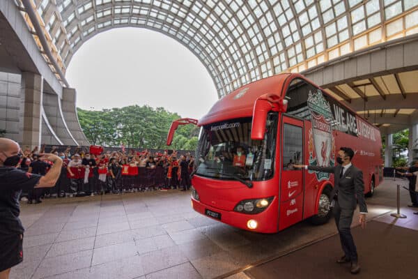 SINGAPORE - Wednesday, July 13, 2022: Liverpool's team coach arrives at the Ritz-Carlton Hotel in Singapore on Day Four of the club's pre-season Asia Tour. (Pic by David Rawcliffe/Propaganda)