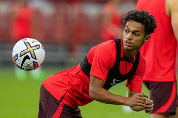 SINGAPUR - Jueves, 14 de julio de 2022: Fabio Carvalho de Liverpool durante el entrenamiento en el Estadio Nacional de Singapur antes del amistoso de pretemporada del Standard Chartered Trophy contra Crystal Palace.  (Foto de David Rawcliffe/Propaganda)