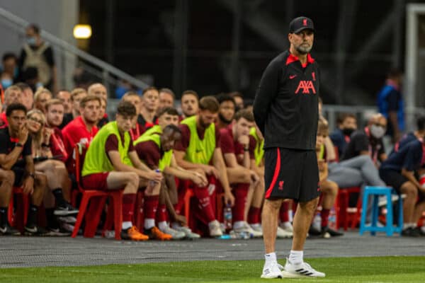 SINGAPORE - Friday, July 15, 2022: Liverpool's manager Jürgen Klopp during the Standard Chartered Trophy pre-season friendly match between Liverpool FC and Crystal Palace FC at the Singapore National Stadium. (Pic by David Rawcliffe/Propaganda)