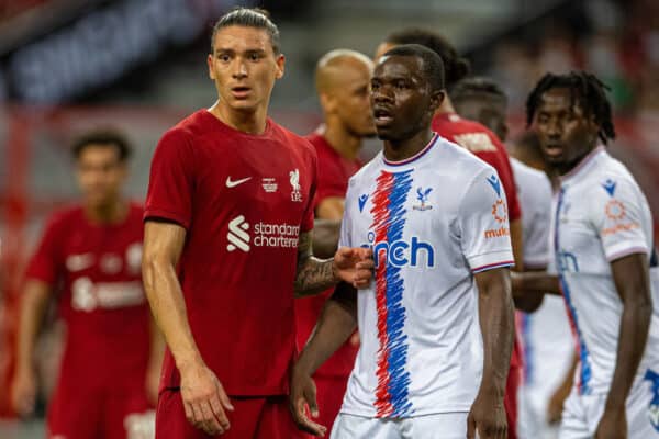 SINGAPOUR - vendredi 15 juillet 2022 : Darwin Núñez (L) de Liverpool lors du match amical d'avant-saison du Standard Chartered Trophy entre le Liverpool FC et le Crystal Palace FC au stade national de Singapour.  (Photo de David Rawcliffe/Propagande)