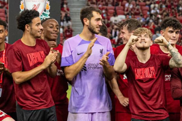 SINGAPORE - Friday, July 15, 2022: Liverpool's captain Jordan Henderson lifts the trophy after the Standard Chartered Trophy pre-season friendly match between Liverpool FC and Crystal Palace FC at the Singapore National Stadium. Liverpool won 2-0. (Pic by David Rawcliffe/Propaganda)