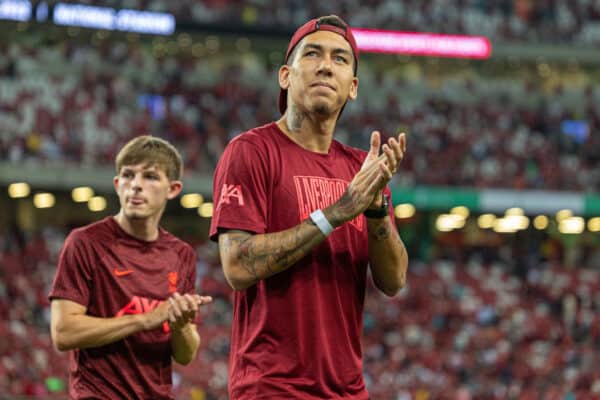 SINGAPORE - Friday, July 15, 2022: Liverpool's Roberto Firmino applauds the supporters after the Standard Chartered Trophy pre-season friendly match between Liverpool FC and Crystal Palace FC at the Singapore National Stadium. Liverpool won 2-0. (Pic by David Rawcliffe/Propaganda)