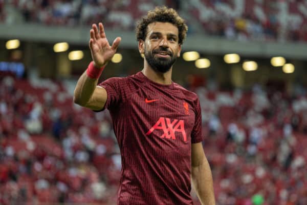 SINGAPORE - Friday, July 15, 2022: Liverpool Mohamed Salah waves to supporters after the Standard Chartered Trophy pre-season friendly match between Liverpool FC and Crystal Palace FC at the Singapore National Stadium. (Pic by David Rawcliffe/Propaganda)