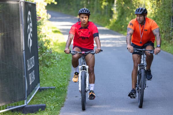 SAALFELDEN, AUSTRIA - Monday, July 25, 2022: Liverpool's Thiago Alcântara arriving on a bicycle before a training session at during the club's pre-season training camp in Austria. (Pic by David Rawcliffe/Propaganda)