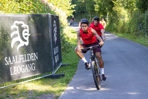 SAALFELDEN, AUSTRIA - Monday, July 25, 2022: Liverpool's Roberto Firmino arriving on a bicycle before a training session at during the club's pre-season training camp in Austria. (Pic by David Rawcliffe/Propaganda)