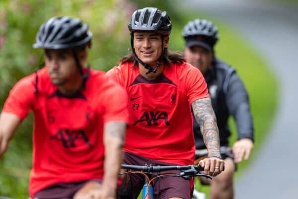 SAALFELDEN, AUSTRIA - Tuesday, July 26, 2022: Liverpool's Darwin Núñez arrives on a bicycle before a training session at during the club's pre-season training camp in Austria. (Pic by David Rawcliffe/Propaganda)