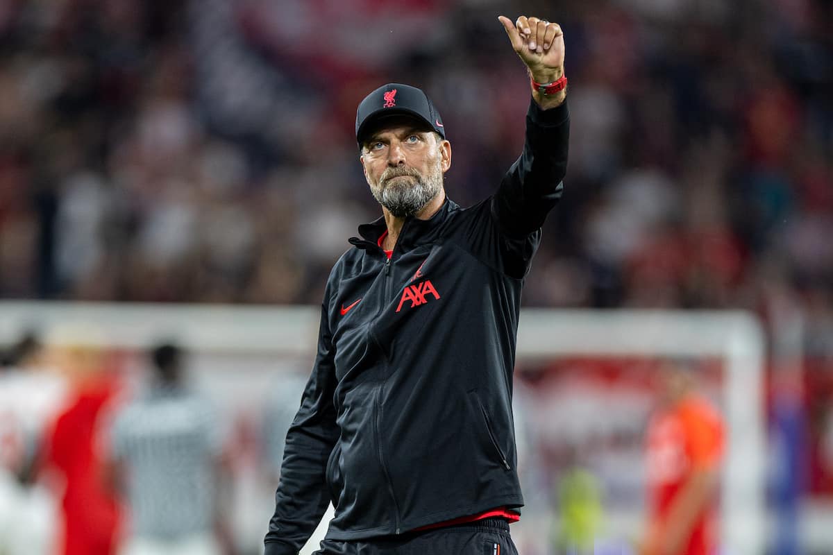 SALZBURG, AUSTRIA - Wednesday, July 27, 2022: Liverpool's manager Jürgen Klopp waves to supporters after a pre-season friendly between FC Red Bull Salzburg and Liverpool FC at the Red Bull Arena. (Pic by David Rawcliffe/Propaganda)