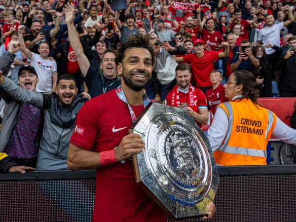 LEICESTER, ENGLAND - Saturday, July 30, 2022: Liverpool's Mohamed Salah with the trophy after the FA Community Shield friendly match between Liverpool FC and Manchester City FC at the King Power Stadium. (Pic by David Rawcliffe/Propaganda)