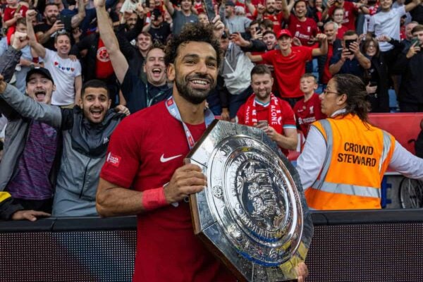 LEICESTER, ENGLAND - Saturday, July 30, 2022: Liverpool's Mohamed Salah with the trophy after the FA Community Shield friendly match between Liverpool FC and Manchester City FC at the King Power Stadium. (Pic by David Rawcliffe/Propaganda)