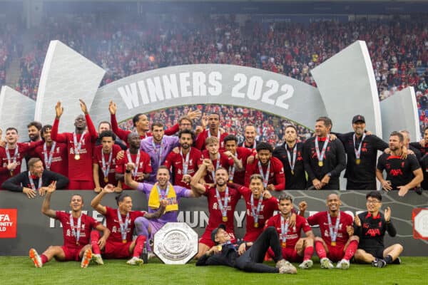 LEICESTER, ENGLAND - Saturday, July 30, 2022: Liverpool players celebrate with the trophy after the FA Community Shield friendly match between Liverpool FC and Manchester City FC at the King Power Stadium. Liverpool won 3-1. (Pic by David Rawcliffe/Propaganda)