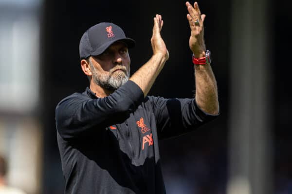 LONDON, ENGLAND - Saturday, August 6, 2022: Liverpool's manager Jürgen Klopp applauds the supporters after the FA Premier League match between Fulham FC and Liverpool FC at Craven Cottage. The game ended in a 2-2 draw. (Pic by David Rawcliffe/Propaganda)