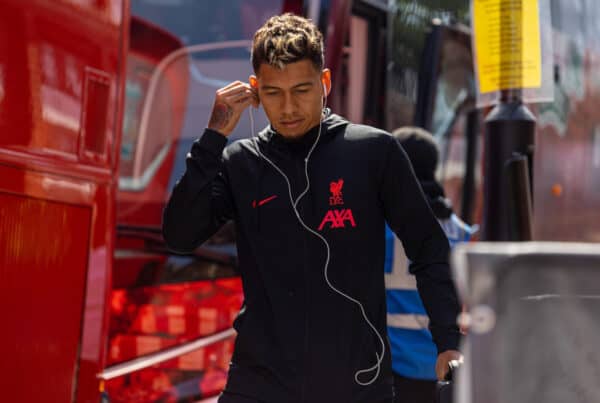 LONDON, ENGLAND - Saturday, August 6, 2022: Liverpool's Roberto Firmino arrives before the FA Premier League match between Fulham FC and Liverpool FC at Craven Cottage. (Pic by David Rawcliffe/Propaganda)