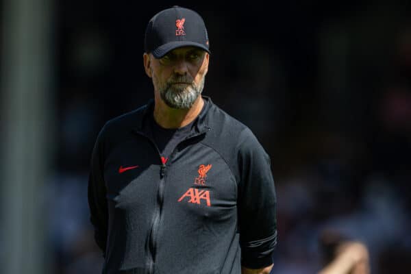 LONDON, ENGLAND - Saturday, August 6, 2022: Liverpool's manager Jürgen Klopp during the pre-match warm-up before FA Premier League match between Fulham FC and Liverpool FC at Craven Cottage. (Pic by David Rawcliffe/Propaganda)