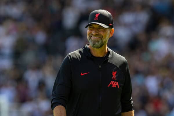 LONDON, ENGLAND - Saturday, August 6, 2022: Liverpool's manager Jürgen Klopp before the FA Premier League match between Fulham FC and Liverpool FC at Craven Cottage. (Pic by David Rawcliffe/Propaganda)