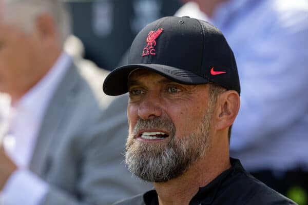 LONDON, ENGLAND - Saturday, August 6, 2022: Liverpool's manager Jürgen Klopp before the FA Premier League match between Fulham FC and Liverpool FC at Craven Cottage. (Pic by David Rawcliffe/Propaganda)