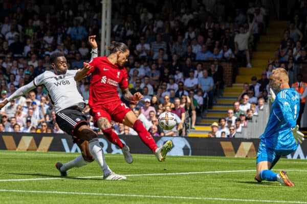 LONDON, ENGLAND - Saturday, August 6, 2022: Liverpool's Darwin Núñez scores his side's first goal to level the score 1-1 during the FA Premier League match between Fulham FC and Liverpool FC at Craven Cottage. (Pic by David Rawcliffe/Propaganda)