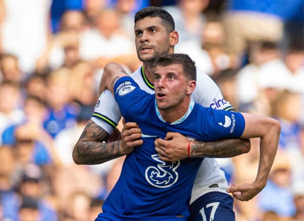 LONDON, ENGLAND - Sunday, August 14, 2022: Chelsea's Mason Mount (L) and Tottenham Hotspur's Cristian Romero during the FA Premier League match between Chelsea FC and Tottenham Hotspur FC at Stamford Bridge. (Pic by David Rawcliffe/Propaganda)