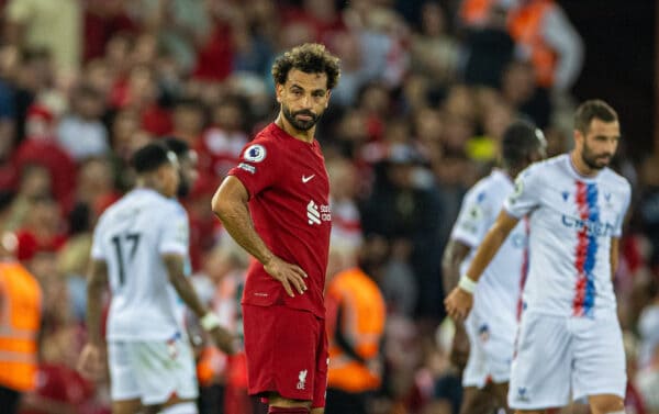 LIVERPOOL, INGGRIS - Senin 15 Agustus 2022: Pemain Liverpool Mohamed Salah terlihat sedih selama pertandingan FA Premier League antara Liverpool FC dan Crystal Palace FC di Anfield.  (Gambar oleh David Rawcliffe/Propaganda)