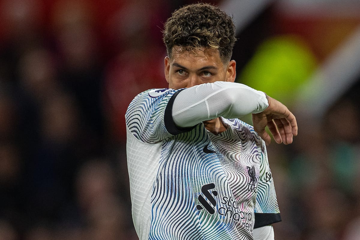 MANCHESTER, ENGLAND - Monday, August 22, 2022: Liverpool's Roberto Firmino looks dejected during the FA Premier League match between Manchester United FC and Liverpool FC at Old Trafford. (Pic by David Rawcliffe/Propaganda)