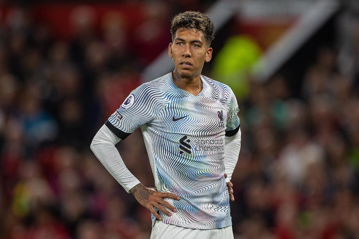 MANCHESTER, ENGLAND - Monday, August 22, 2022: Liverpool's Roberto Firmino looks dejected during the FA Premier League match between Manchester United FC and Liverpool FC at Old Trafford. (Pic by David Rawcliffe/Propaganda)