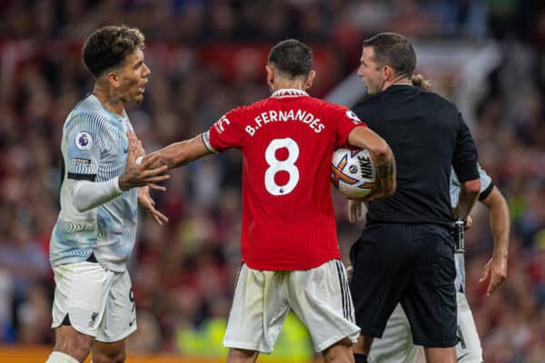 MANCHESTER, ENGLAND - Monday, August 22, 2022: Liverpool's Roberto Firmino (L) tries to get the ball off Manchester United's Bruno Fernandes after his side's first goal during the FA Premier League match between Manchester United FC and Liverpool FC at Old Trafford. (Pic by David Rawcliffe/Propaganda)