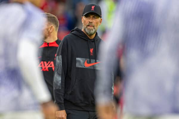 MANCHESTER, ENGLAND - Monday, August 22, 2022: Liverpool's manager Jürgen Klopp during the pre-match warm-up before the FA Premier League match between Manchester United FC and Liverpool FC at Old Trafford. (Pic by David Rawcliffe/Propaganda)