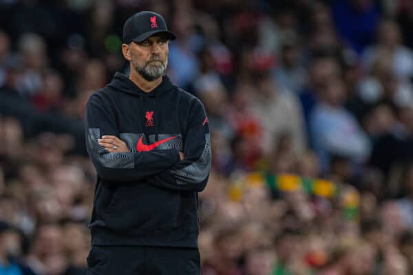 Manchester, Inghilterra - lunedì 22 agosto 2022: Jurgen Klopp, manager del Liverpool durante la partita della Premier League tra Manchester United e Liverpool a Old Trafford.  (Pic David Rawcliffe/Pubblicità)