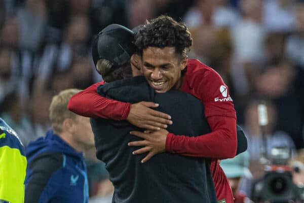 LIVERPOOL, ENGLAND - Wednesday, August 31, 2022: Liverpool's Fábio Carvalho celebrates with manager Jürgen Klopp after scoring the winning second goal in the 95th minute of injury time during the FA Premier League match between Liverpool FC and Newcastle United FC at Anfield. Liverpool won 2-1. (Pic by David Rawcliffe/Propaganda)