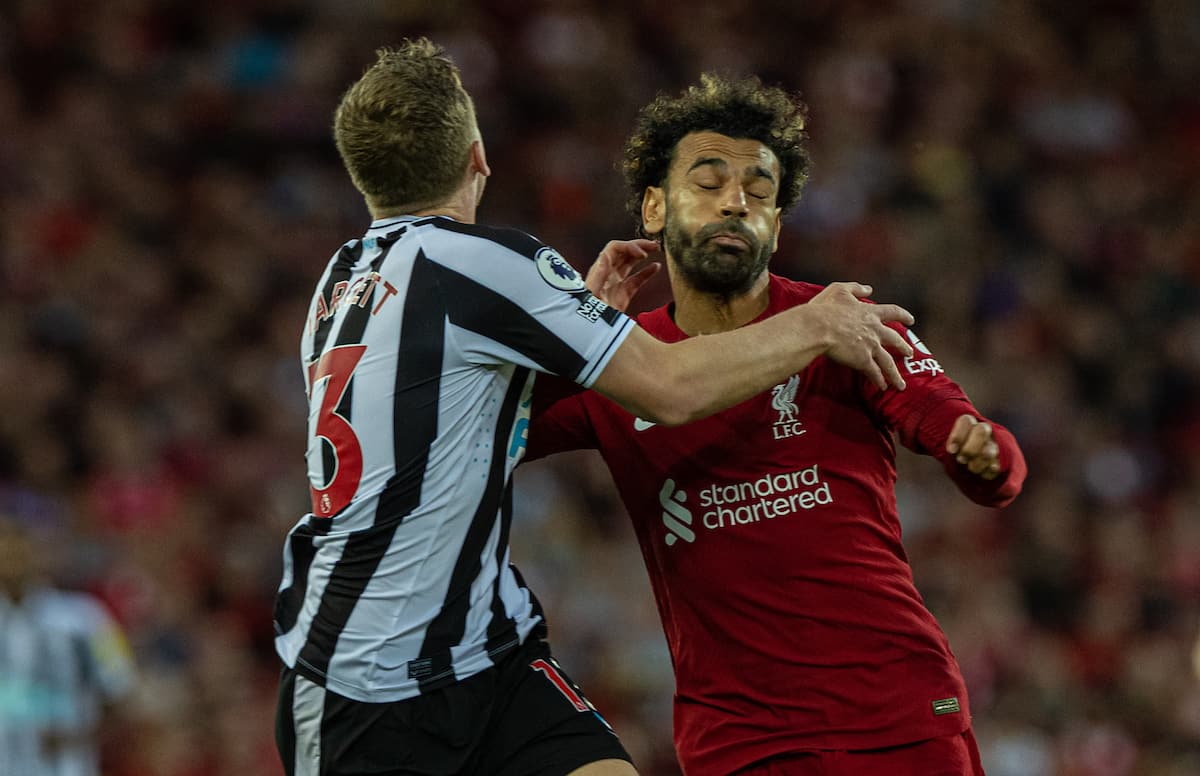 LIVERPOOL, ENGLAND - Wednesday, August 31, 2022: Liverpool's 11 (R) and Newcastle United's Matt Targett during the FA Premier League match between Liverpool FC and Newcastle United FC at Anfield. (Pic by David Rawcliffe/Propaganda)