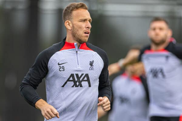 LIVERPOOL, INGLATERRA - Martes, 6 de septiembre de 2022: Arthur Melo de Liverpool durante una sesión de entrenamiento en el AXA Training Center antes del partido de la jornada 1 del Grupo A de la Liga de Campeones de la UEFA entre SSC Napoli y Liverpool FC.  (Foto de David Rawcliffe/Propaganda)