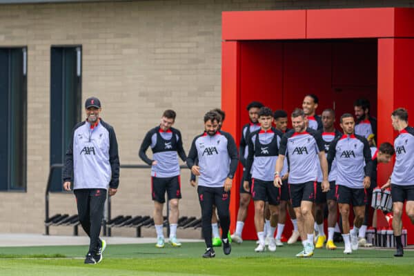 LIVERPOOL, ENGLAND - Tuesday, September 6, 2022: Liverpool's manager Jürgen Klopp leads his squad out for a training session at the AXA Training Centre ahead of the UEFA Champions League Group A matchday 1 game between SSC Napoli and Liverpool FC. (Pic by David Rawcliffe/Propaganda)