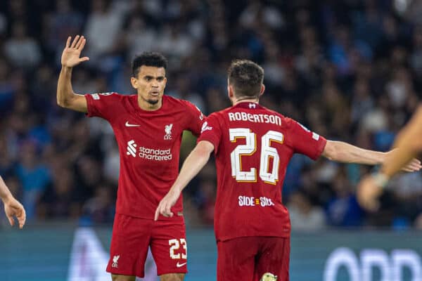 NÁPOLES, ITALIA - Miércoles, 7 de septiembre de 2022: Luis Díaz del Liverpool celebra marcar el primer gol de su equipo durante el partido de la jornada 1 del Grupo A de la UEFA Champions League entre SSC Napoli y Liverpool FC en el Stadio Diego Armando Maradona.  (Foto de David Rawcliffe/Propaganda)