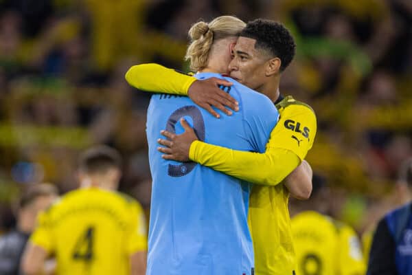 MANCHESTER, ENGLAND - Wednesday, September 14, 2022: Manchester City's match-winning goal-scorer Erling Haaland (L) embraces former team-mate Borussia Dortmund's Jude Bellingham after the UEFA Champions League Group G game between Manchester City FC and Borussia Dortmund. Manchester City won 2-1. (Pic by David Rawcliffe/Propaganda)