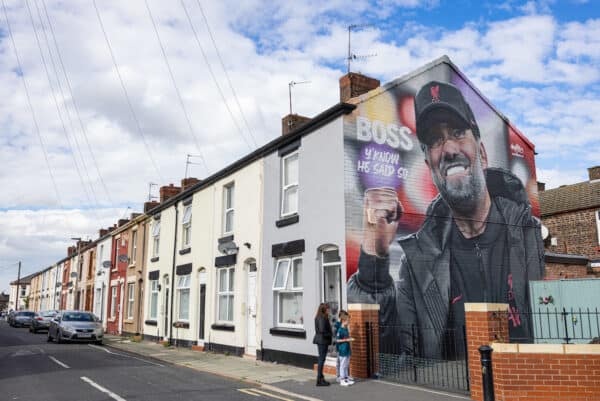 LIVERPOOL, ENGLAND - Saturday, September 24, 2022: A street art mural of Liverpool manager Jürgen Klopp on the gabel end of a house in Randolph Street near the club's Anfield stadium pictured before the LFC Foundation friendly 'Legends of the North' match between Liverpool FC Legends and Manchester United FC Legends. (Pic by David Rawcliffe/Propaganda)